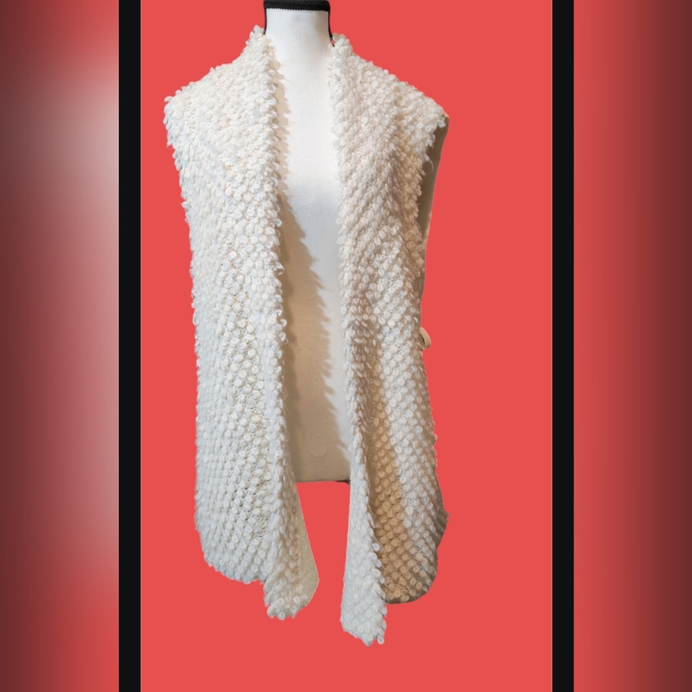 Cozy Textured Abercrombie and Fitch  Knit Vest. No Belt available.